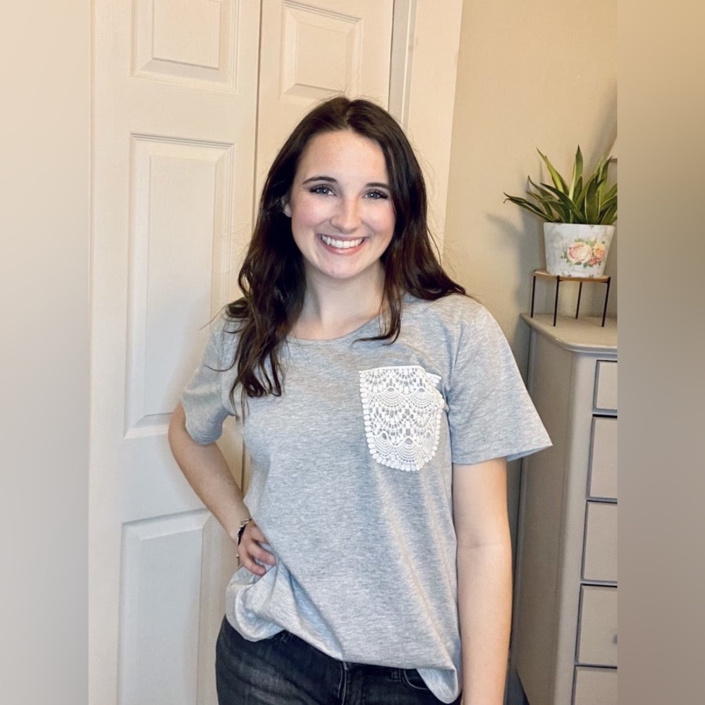 Gray tee with white lace pocket